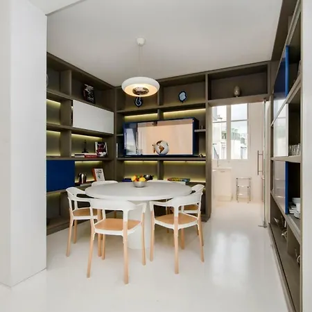 Appartamento Avenue De La Bourdonnais In Parigi